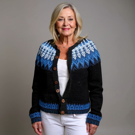 Cardigan Skifrost en maille à motif Fair Isle - Cardigan femme bleu et noir, boutonné sur le devant, à motif nordique, en maille épaisse