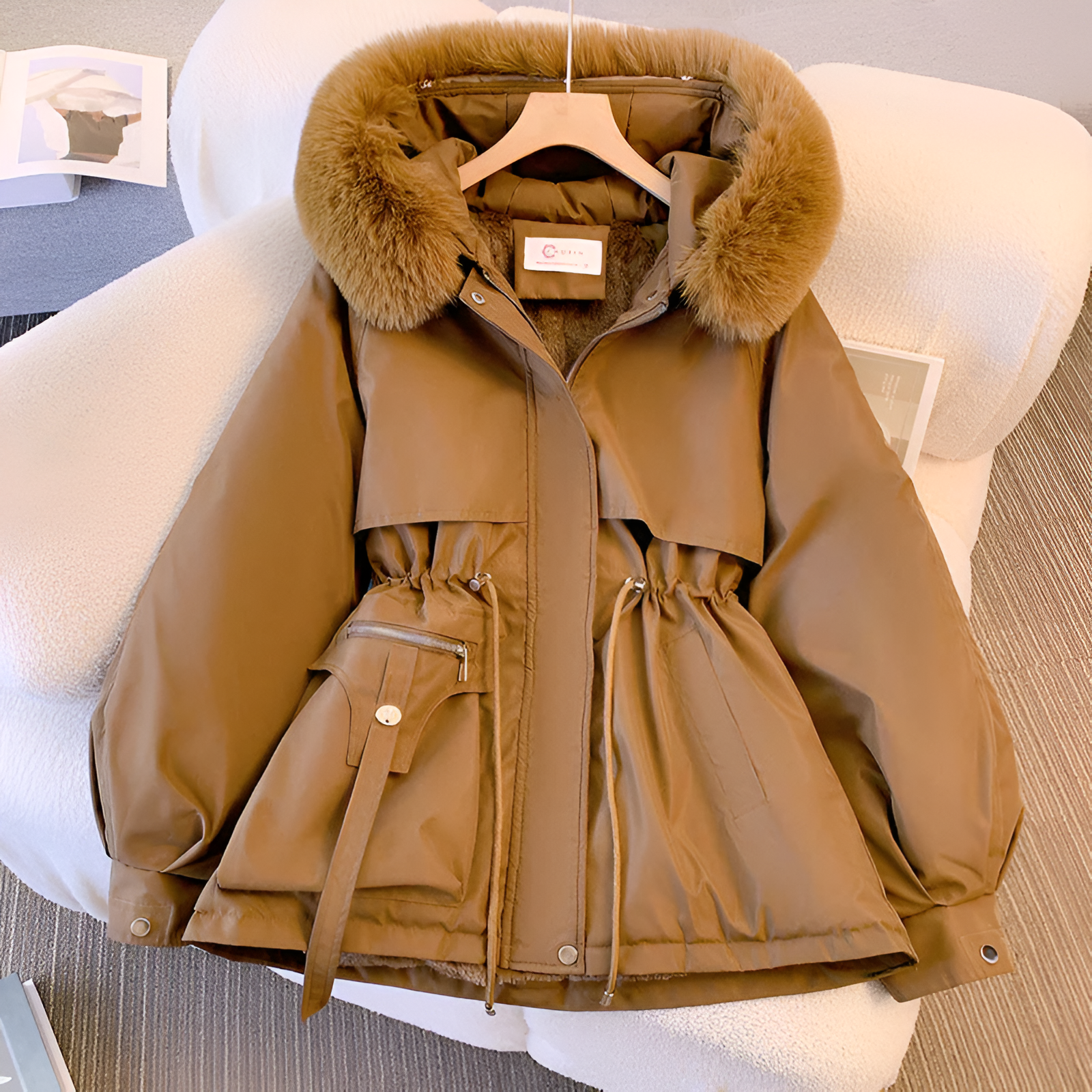 Doudoune à capuche bordée de fausse fourrure et taille ajustable Collietta - Doudoune à capuche moelleuse pour femme, manteau d’hiver