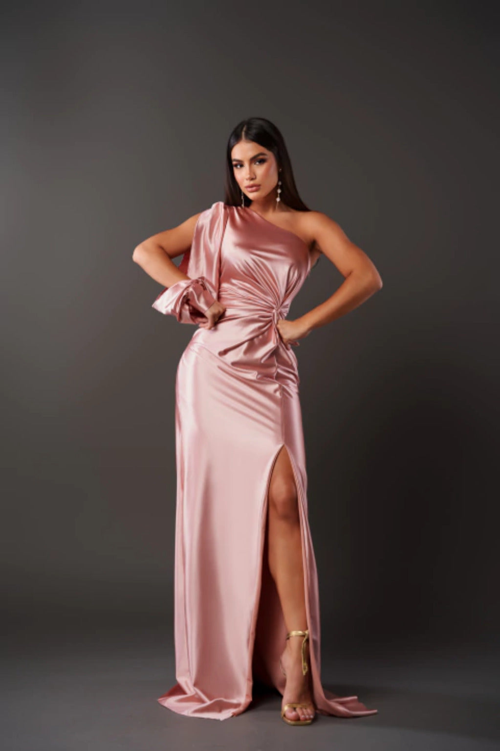 Robe longue fendue à une épaule Drapevia - Robe longue drapée en satin pour femme, pour soirées formelles, cocktails et fêtes