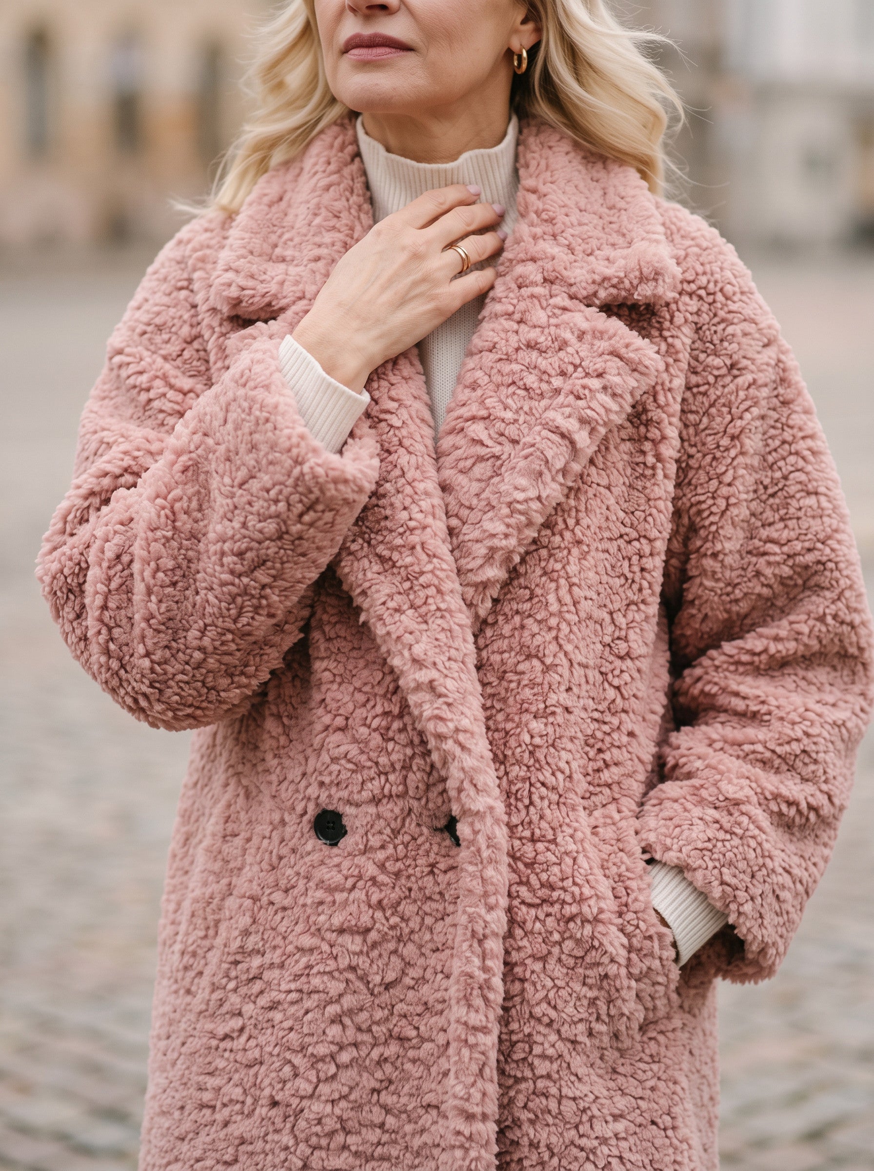 Manteau long effet peluche Riccio - manteau en fausse fourrure oversize pour femme, à boutons sur le devant, pour l'hiver