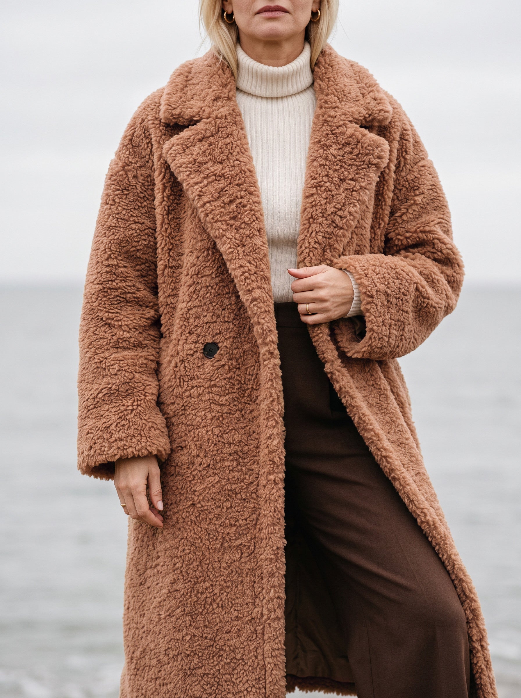 Manteau long effet peluche Riccio - manteau en fausse fourrure oversize pour femme, à boutons sur le devant, pour l'hiver