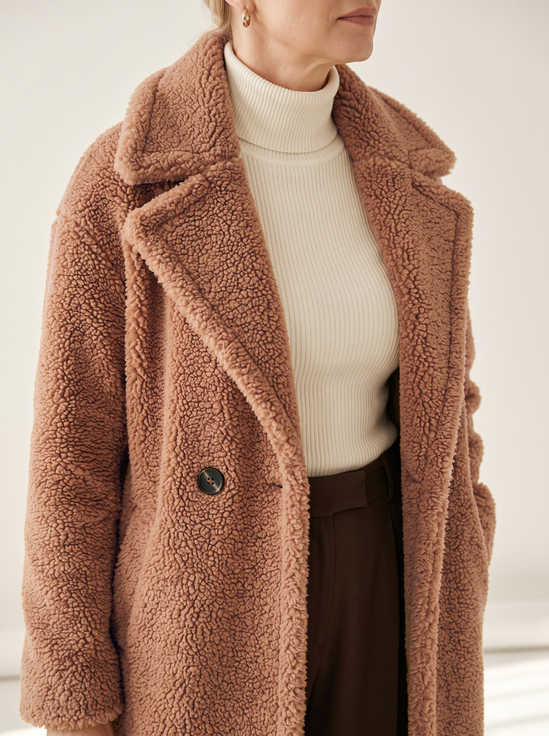 Manteau long effet peluche Riccio - manteau en fausse fourrure oversize pour femme, à boutons sur le devant, pour l'hiver